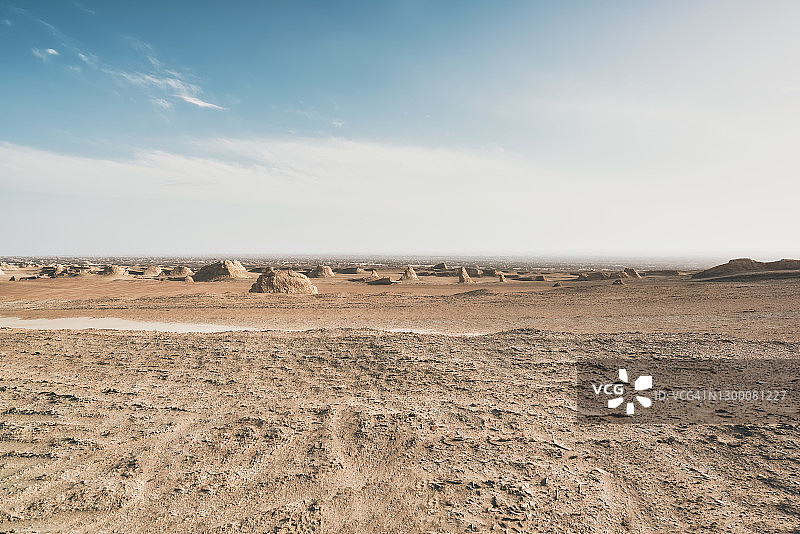 晴空下的沙漠景观图片素材