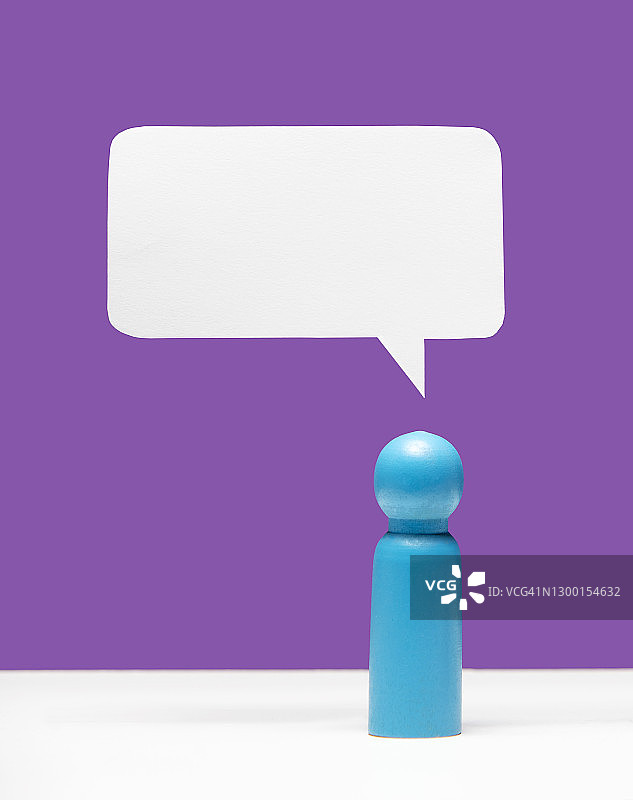 正在说话的木制人偶图片素材