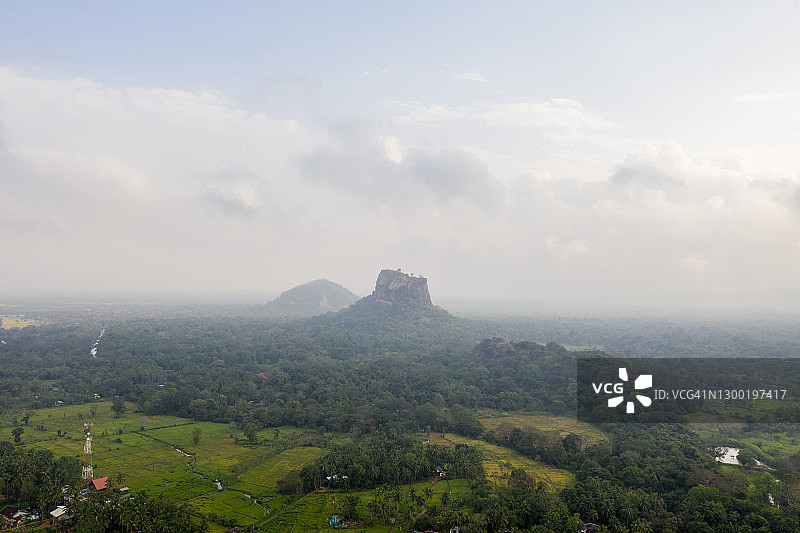 无人机航拍斯里兰卡锡吉里耶巨岩图片素材