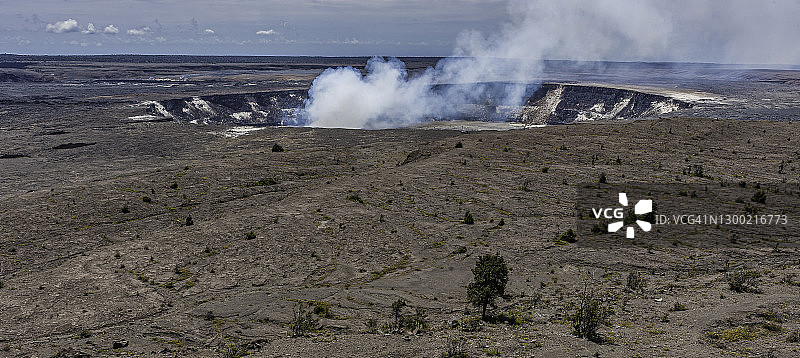 夏威夷火山国家公园基拉韦厄火山顶峰的哈雷茂茂火山口图片素材