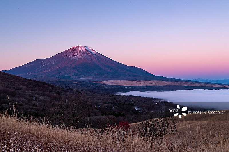 湖畔富士山景色图片素材