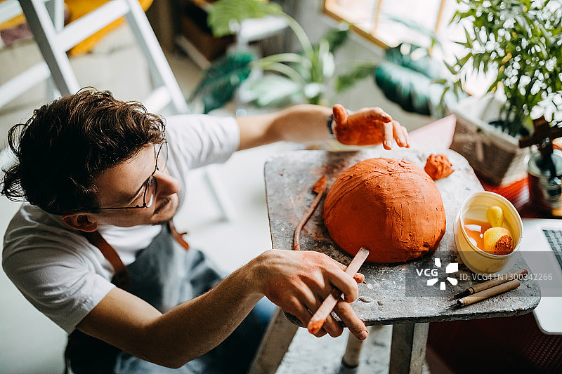 男人学习变得有创意图片素材