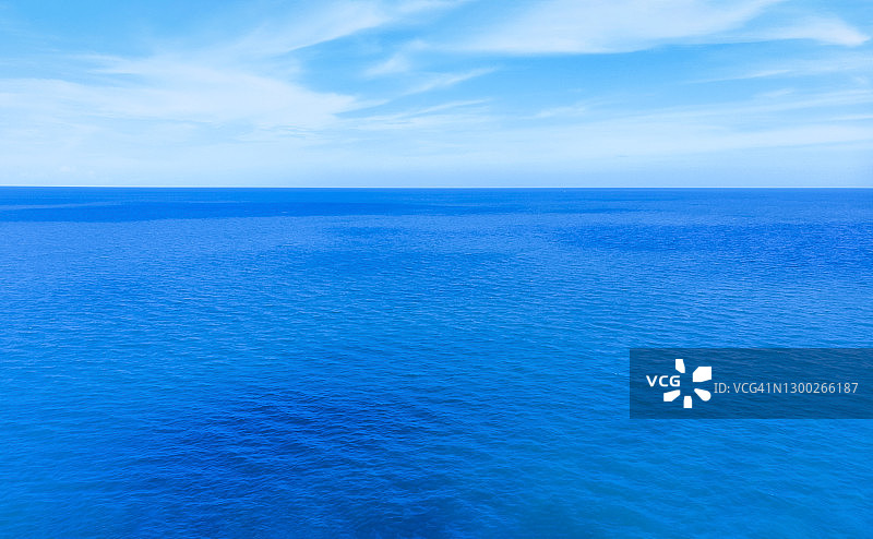 航拍：美丽的海天一色图片素材