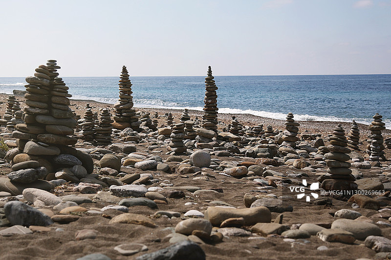 用岩石和鹅卵石标记的海龟巢穴，以提供保护图片素材