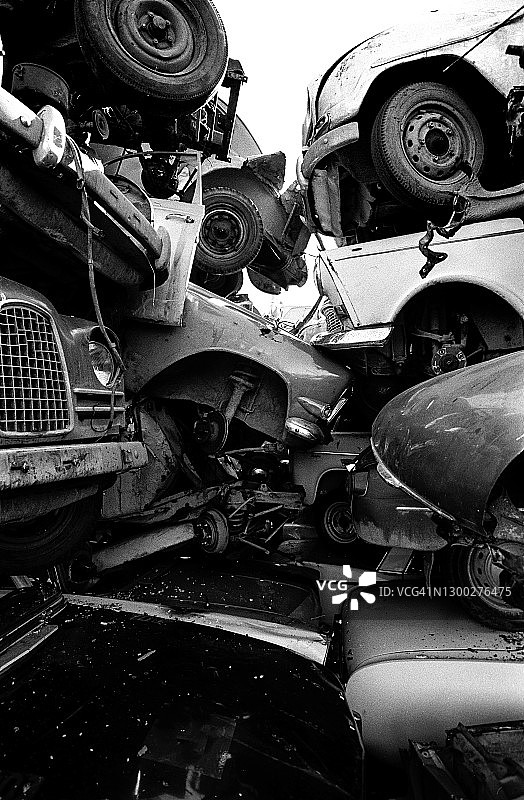 撞毁的汽车图片素材