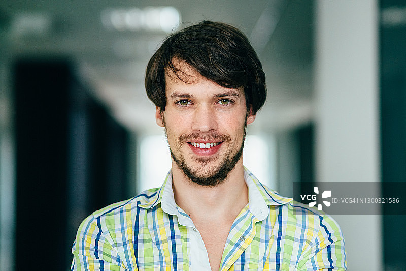 年轻人的肖像图片素材