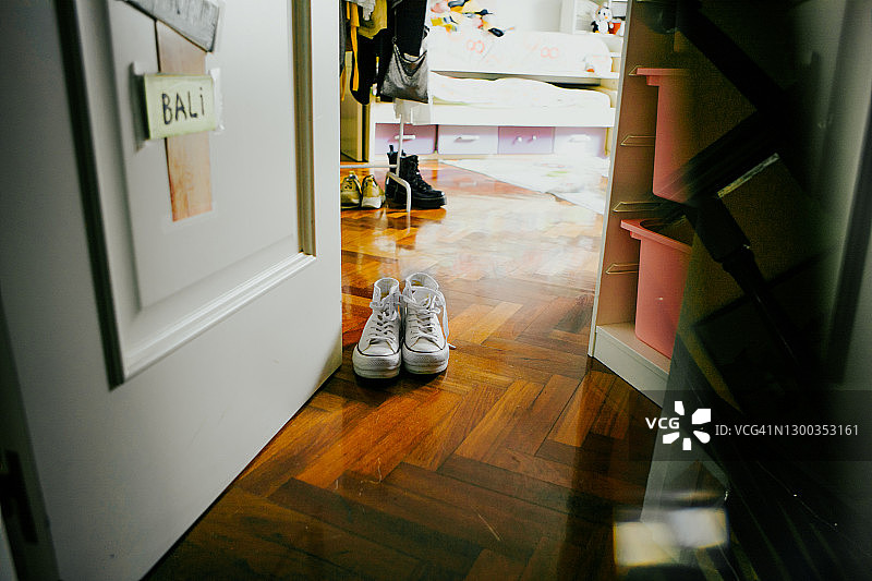 家里的家庭运动鞋图片素材