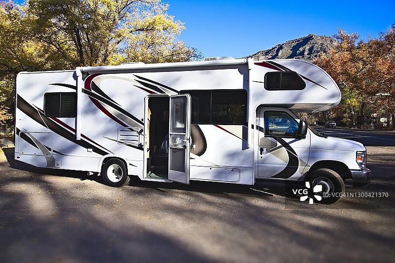 秋季亚利桑那州塞多纳的房车图片素材