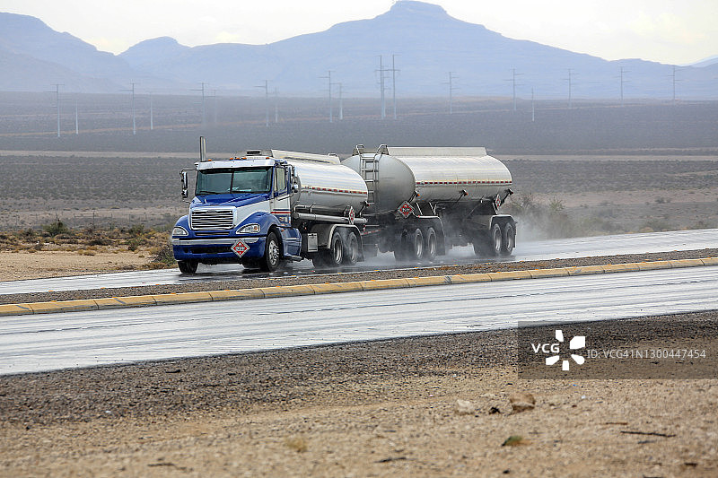内华达州的卡车运输图片素材