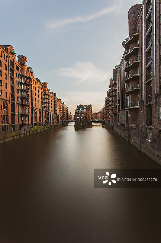 日落时分的仓库城图片素材
