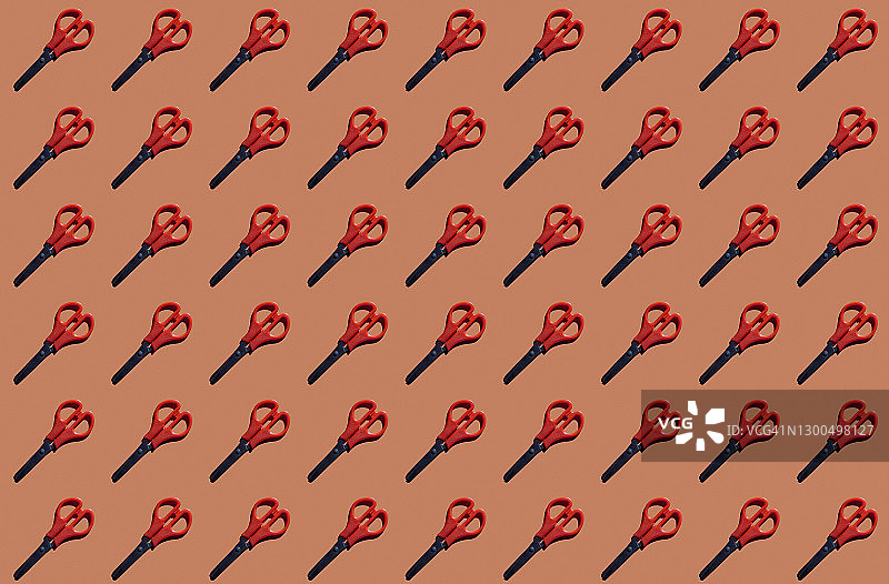 红色背景上的剪刀行图案图片素材