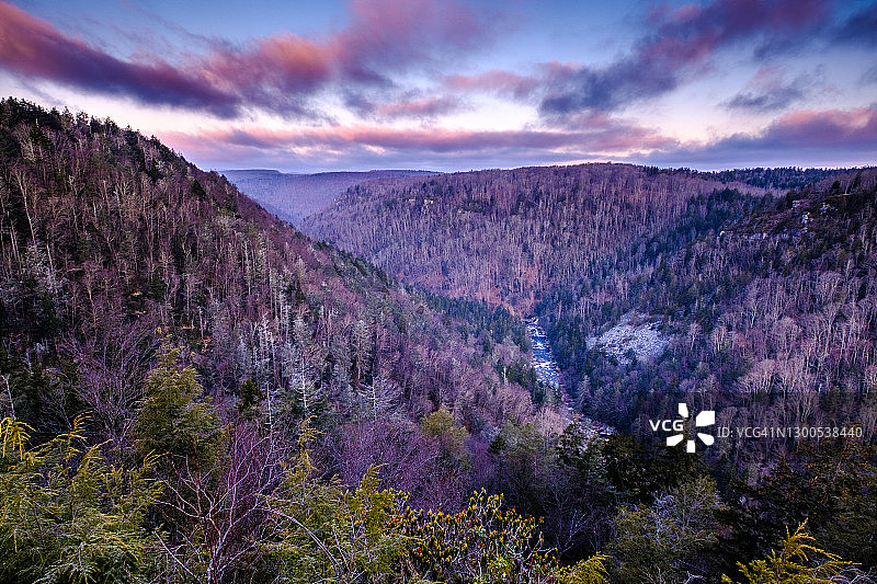 西弗吉尼亚州无雪的冬日黎明图片素材
