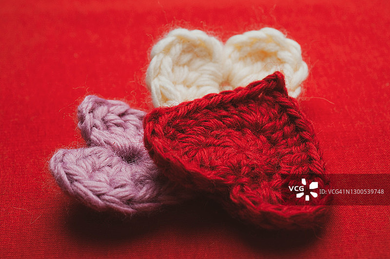 红粉白针织爱心图片素材