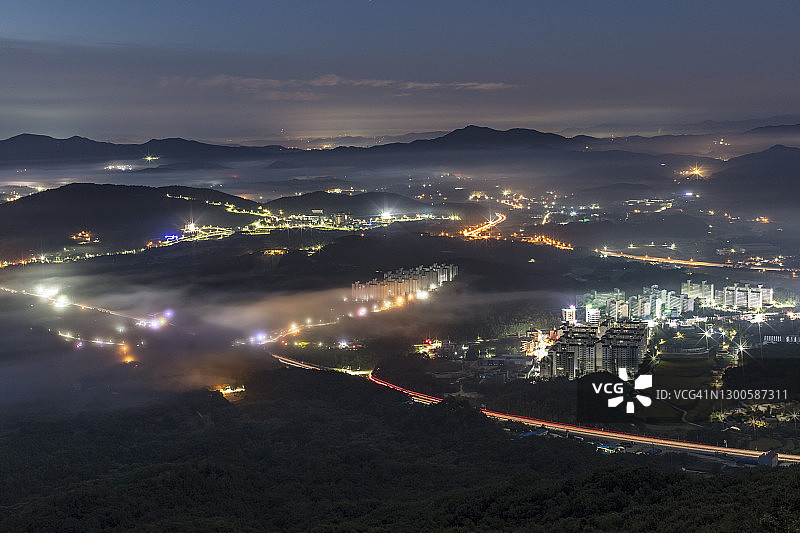 韩国天安黑城山夜景图片素材