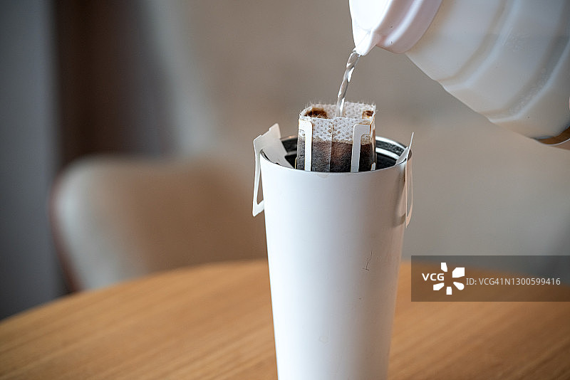 煮一杯挂耳咖啡图片素材