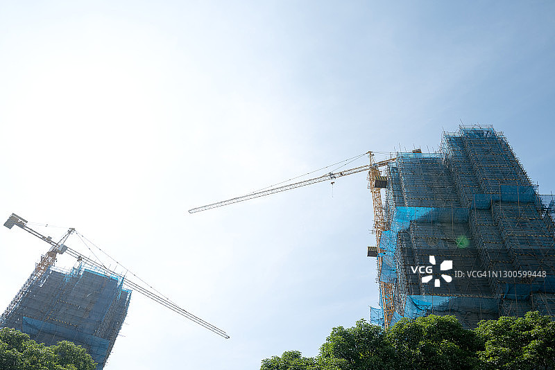 建筑工地的起重机图片素材