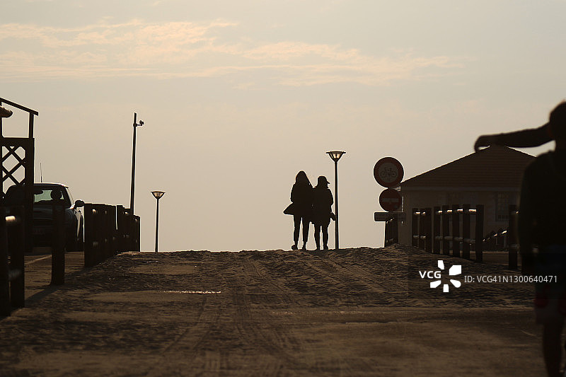 两个女孩图片素材