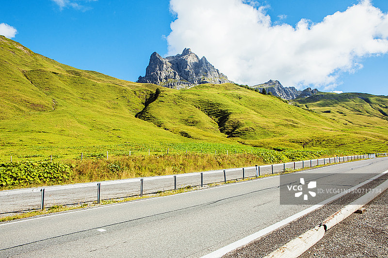 美丽的奥地利乡村公路景观图片素材