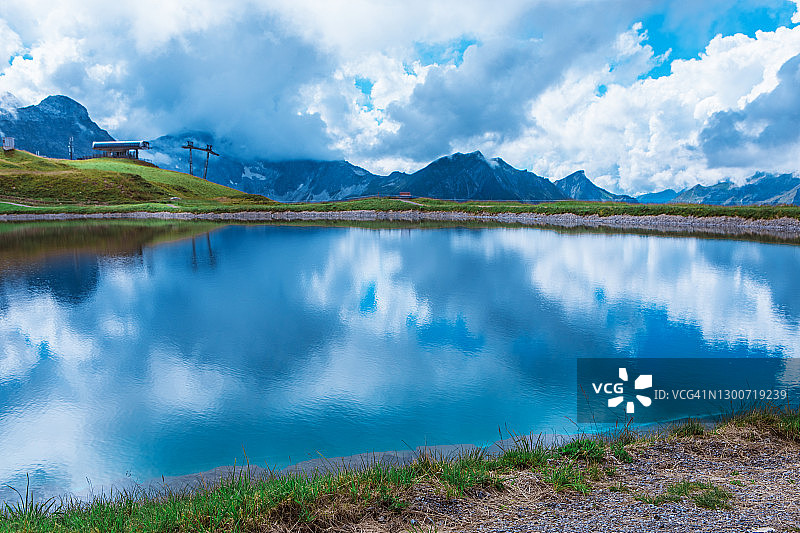 奥地利乡村的湖泊景观图片素材
