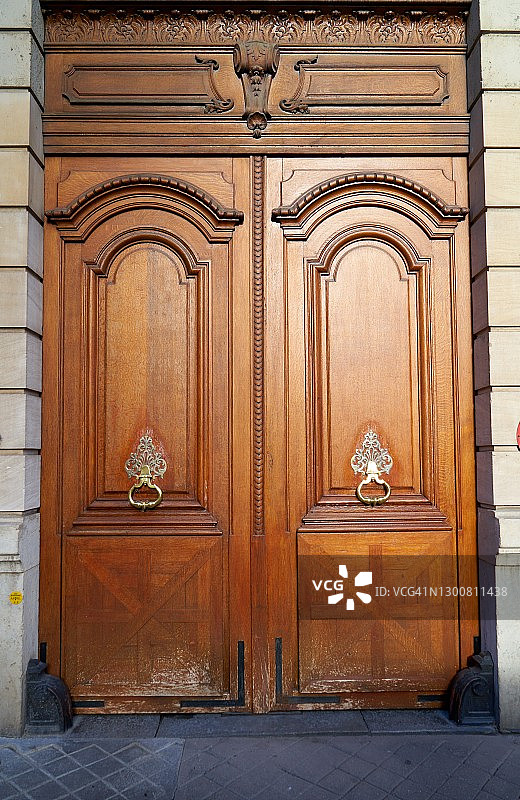 优雅的木制前门图片素材