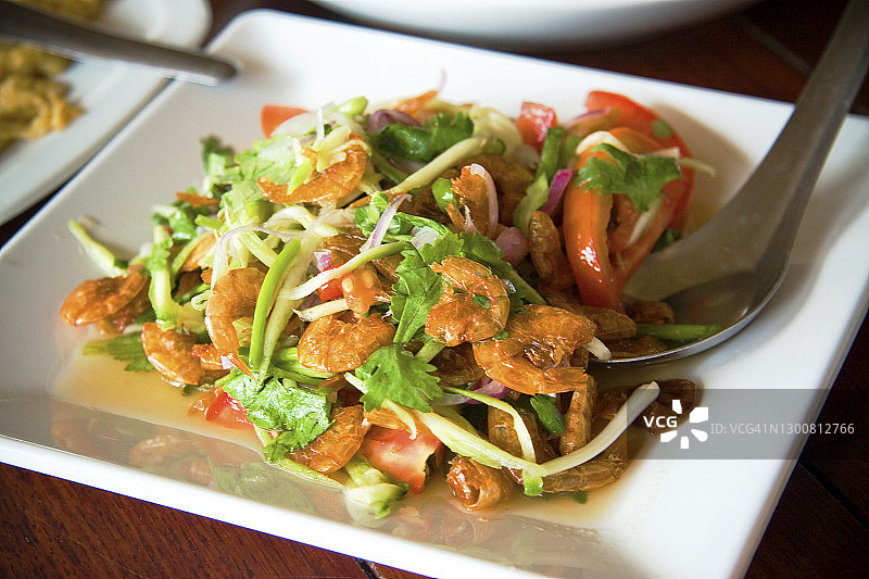 泰式料理：虾米沙拉图片素材