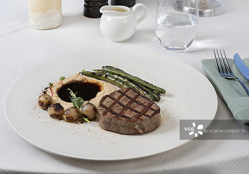 精致美食：菲力牛排图片素材