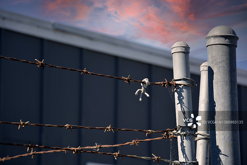 生锈的铁丝网图片素材