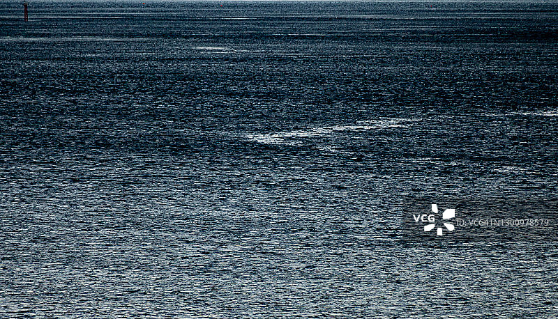 河流上的云彩图片素材