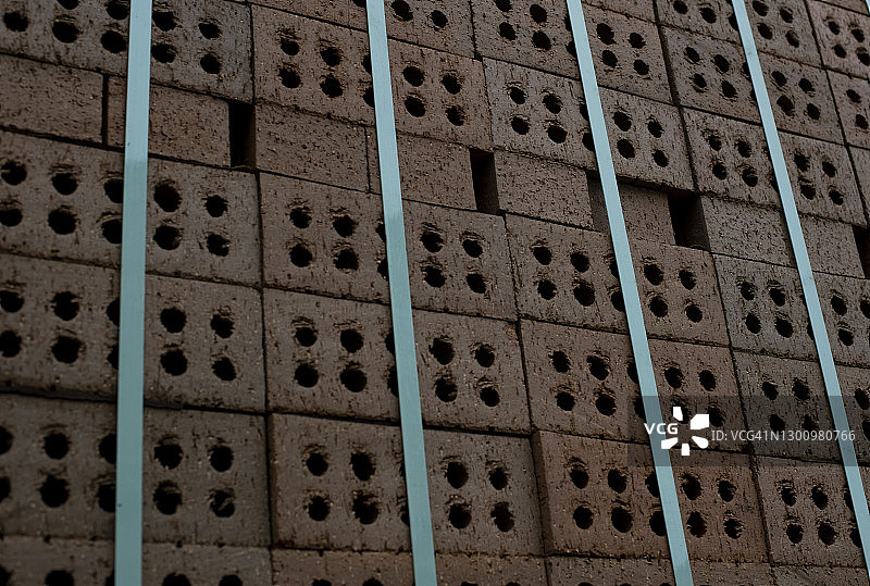 托盘上堆放的砖块图片素材