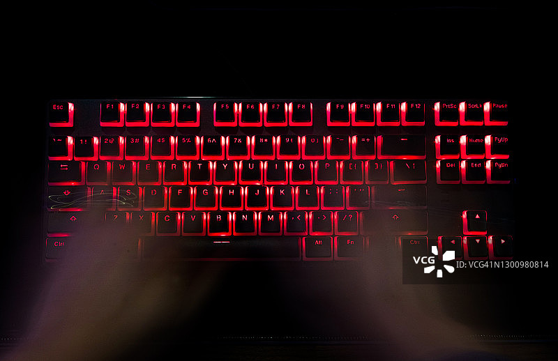 笔记本电脑键盘与网络犯罪图片素材