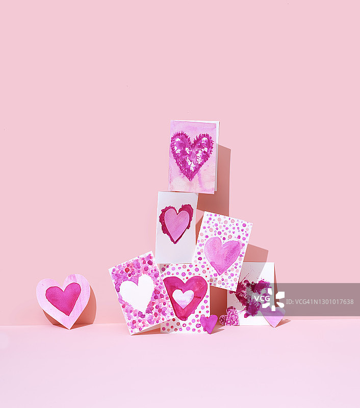 粉色背景上的情人节贺卡图片素材