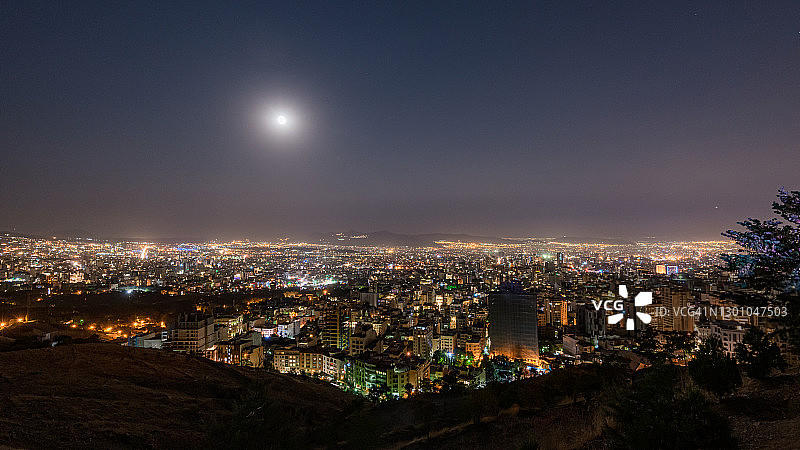 伊朗伊斯兰共和国德黑兰北部夜景图片素材