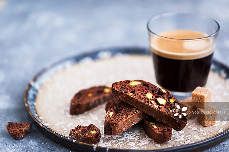 自制巧克力开心果饼干特写，传统意大利饼干图片素材