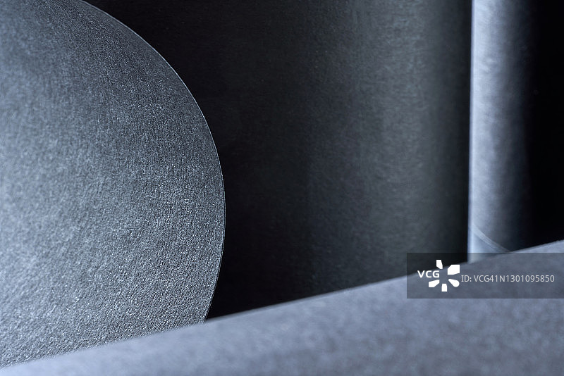 黑色背景下的斐波那契抽象纸张图案图片素材