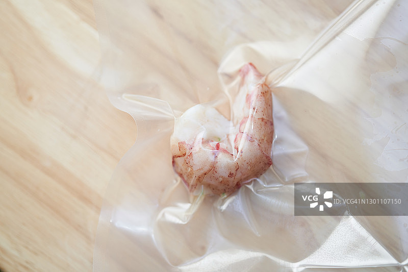 真空密封的龙虾尾图片素材