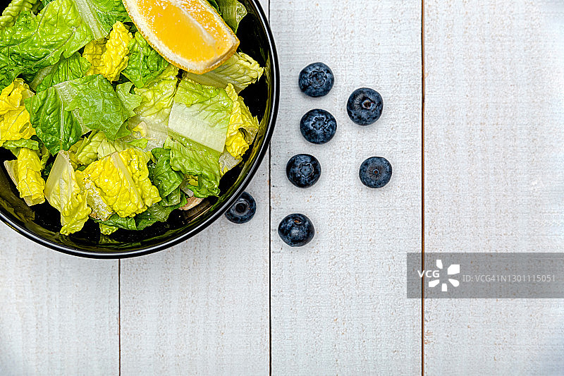 一碗新鲜沙拉图片素材