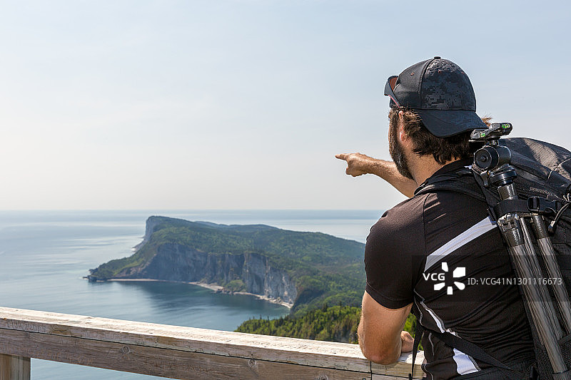 徒步者在福里隆国家公园山顶指路图片素材