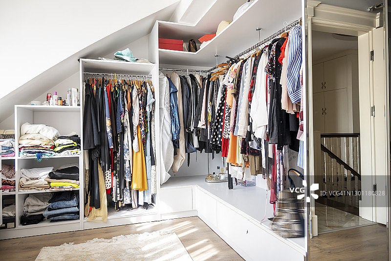 凌乱的更衣室图片素材