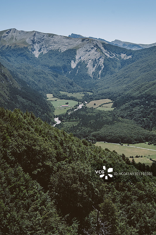 俯瞰贝拉瓜山谷，龙卡尔山谷最重要的生态系统图片素材