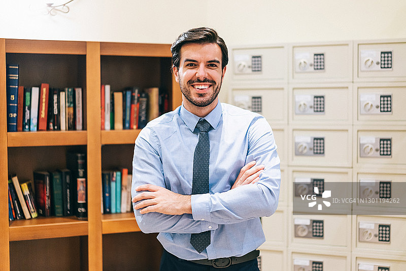 面带微笑的豪华酒店经理图片素材