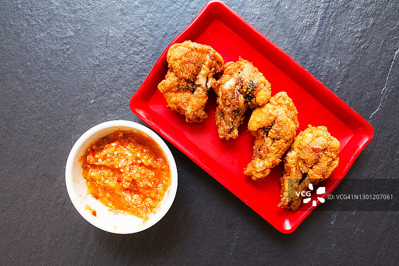 炸鸡和辣椒酱图片素材