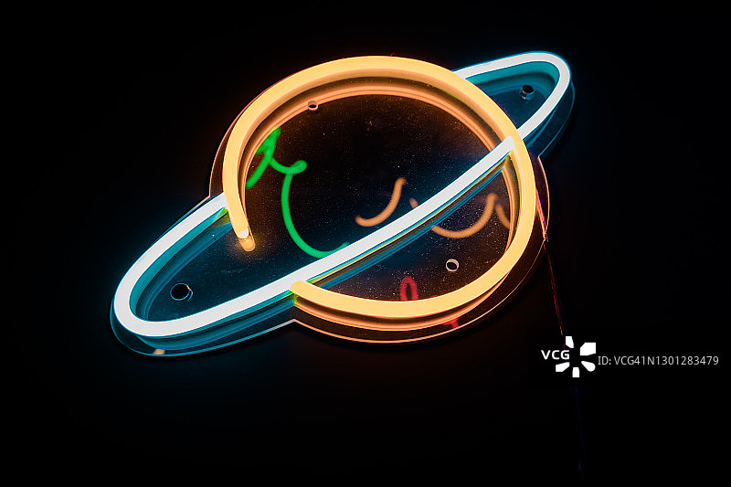 发光炫彩霓虹灯标志图片素材