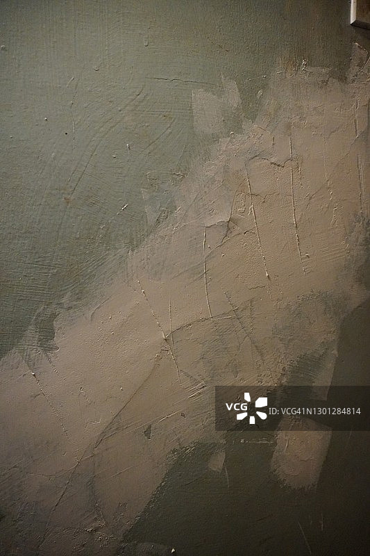破裂内墙上的石膏补丁图片素材