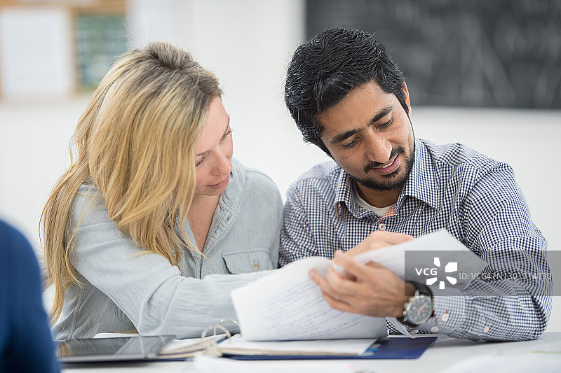 合作研究论文图片素材