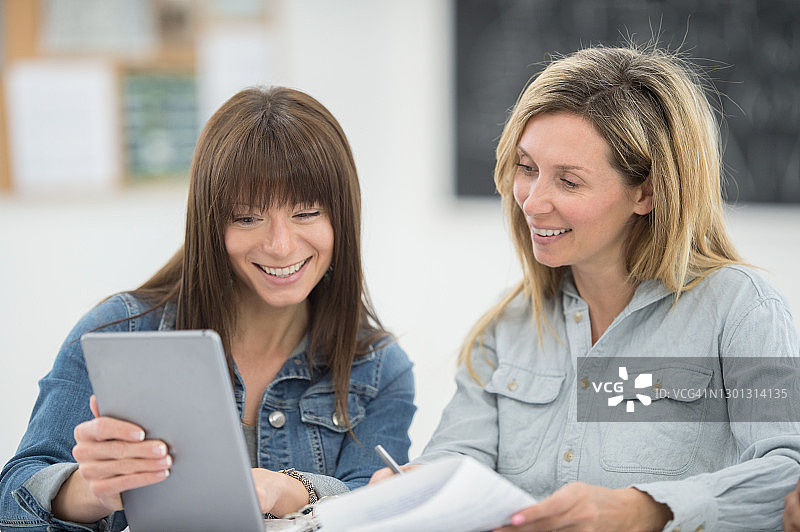 合作研究论文图片素材