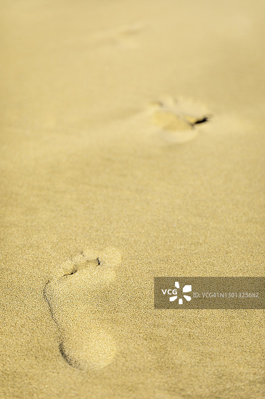 脚印在沙滩上图片素材