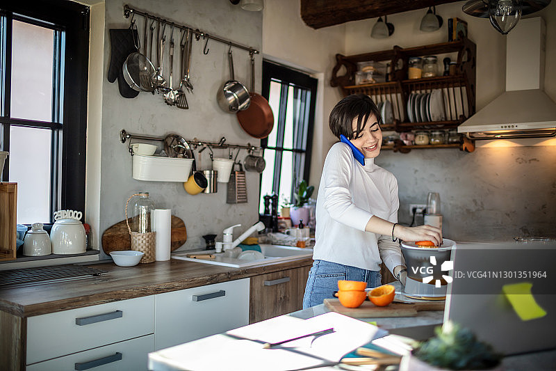 小憩享用茶点图片素材