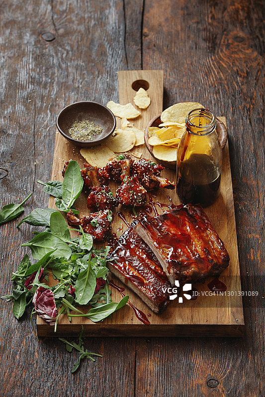 香辣蜜汁烤排骨图片素材