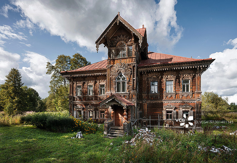 科斯特罗马附近的古老木屋图片素材