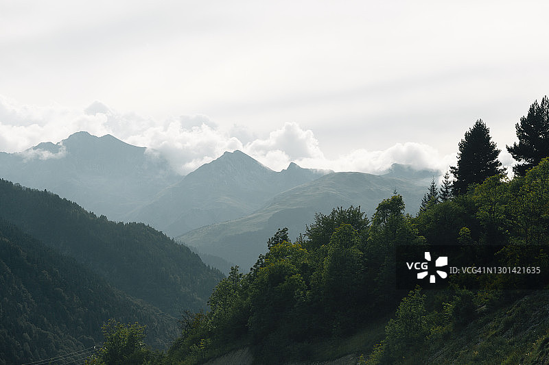 山脉云雾美景及留白区域图片素材